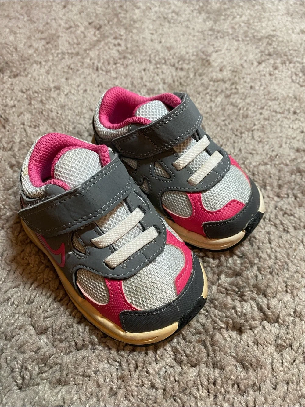 Nike Pillar TECH basketball Toddler Gray and Pink Velcro Sneakers size 4C